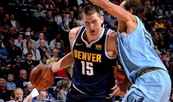  约基奇27+15+14再擒开拓者  