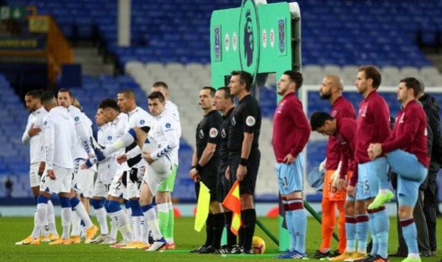  埃弗顿终结曼联不败纪录戴奇变阵收奇效  