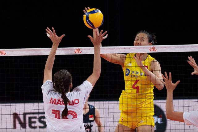  曼城女足创历史，首夺英超联赛冠军  