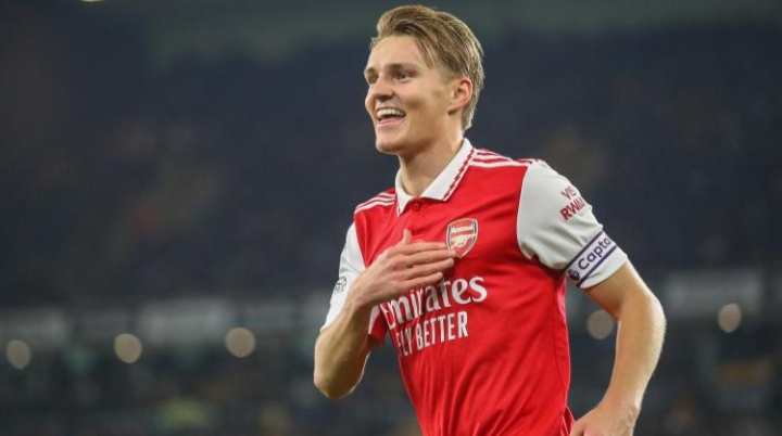  哈兰德双响曼城五球横扫布莱顿  